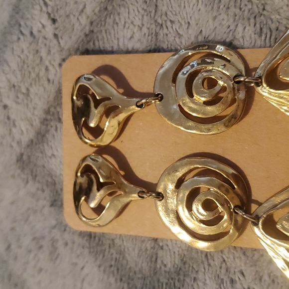 GOLD-TONE SQUIGGLY DANGLE EARRINGS - Picture 8 of 9